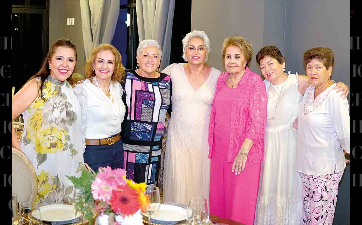 JENNY TREVIÑO, VERO TERRAZAS, SORAIRA TORRES,  JULIETA CHIMELY, ADELAIDA PINEDA Y NERY PINEDA felices de festejar los 60 años de  MAGALY de PICHARDO