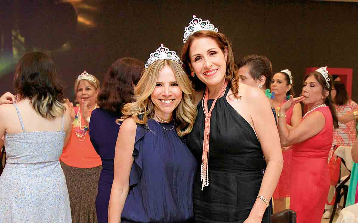 DOLORES TREVIÑO Y SARA GARZA disfrutaron del cumpleaños de Bertha de Guevara en el Deportivo Español