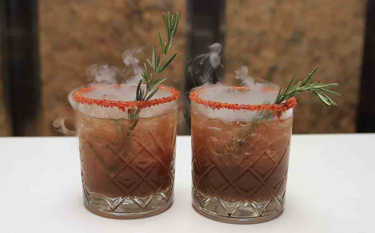 mezcalitas de tamarindo y jamaica como cócteles de bienvenida