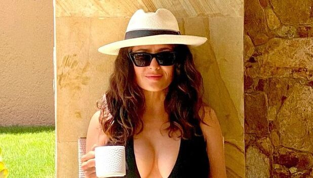 Salma Hayek celebra sus 57 años con bikini de crochet artesanal (Instagram)