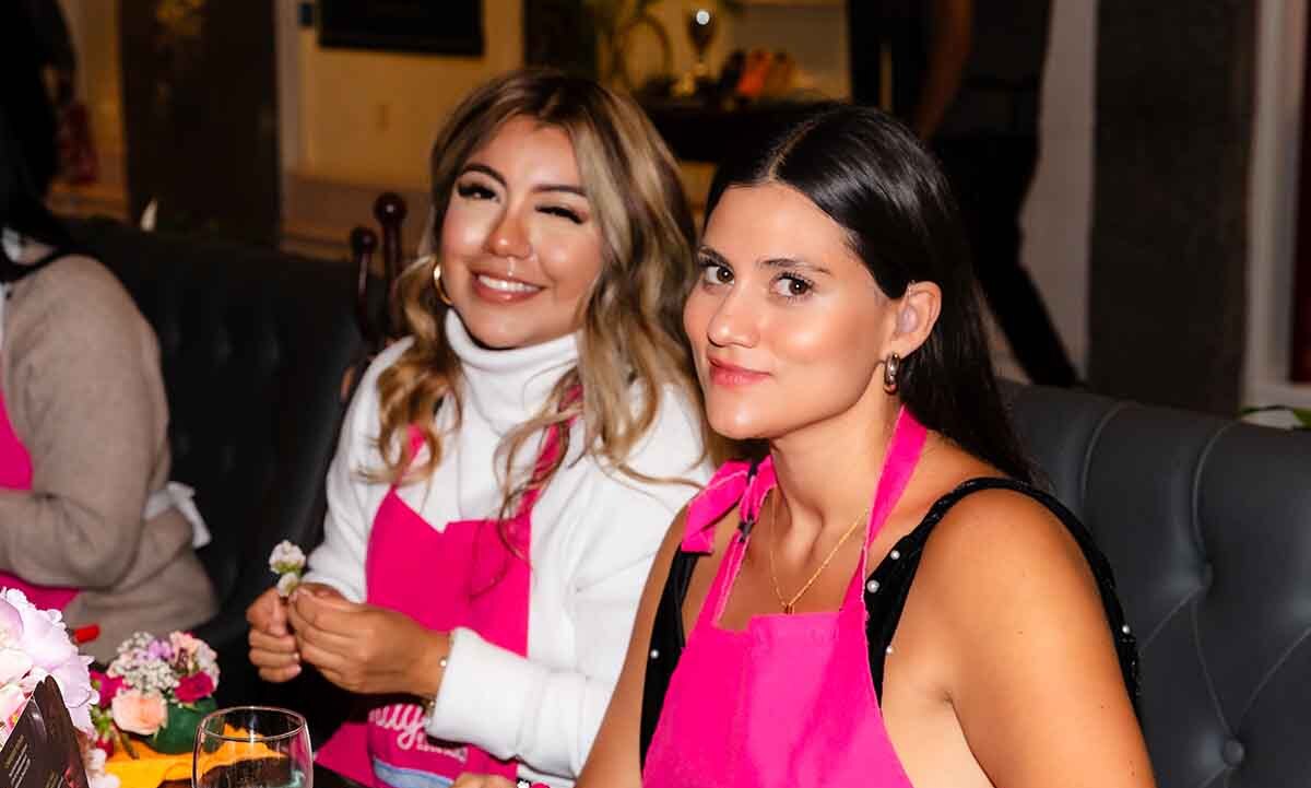 Mónica Martínez y Crystal Paredes