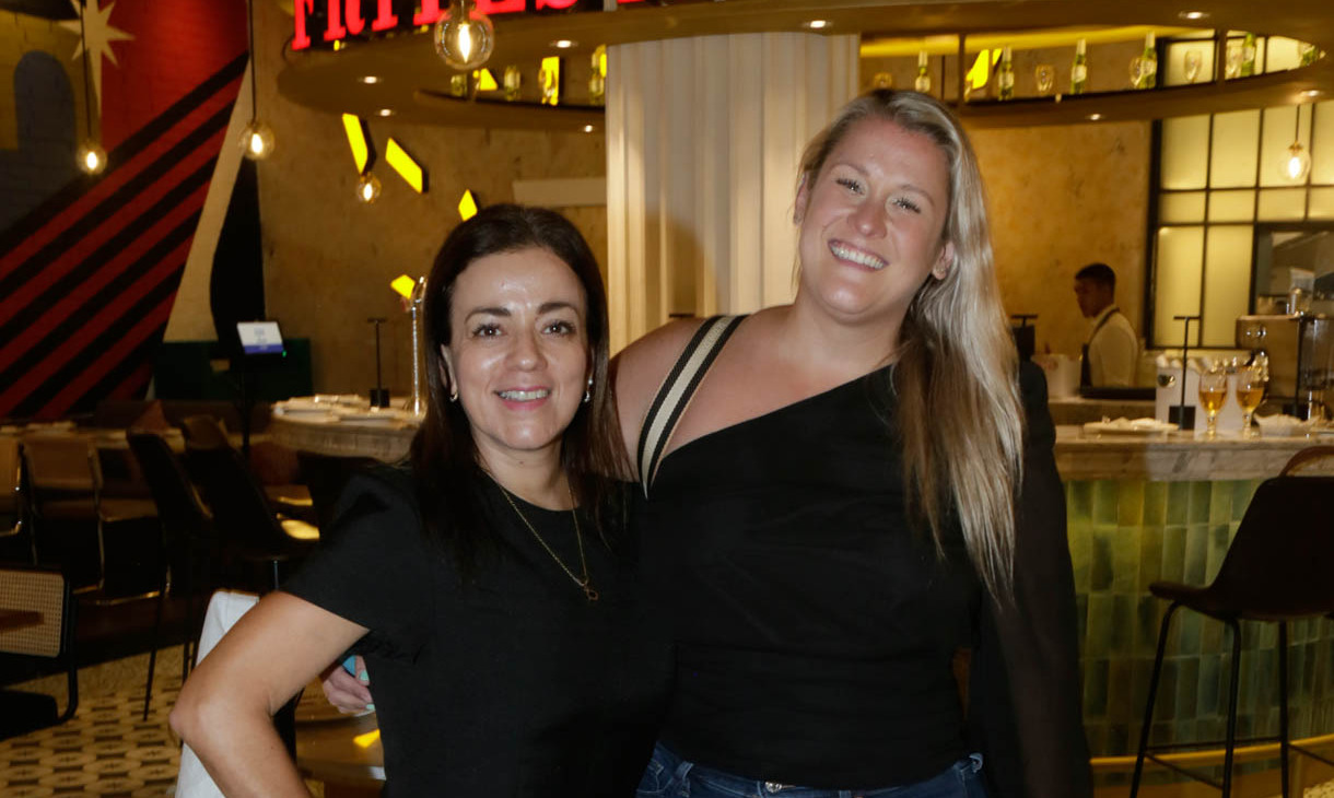 Claudia Mendoza y Cecy González
