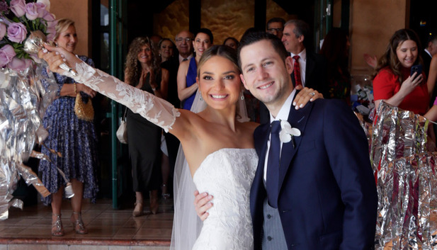 Balbina Parás y Andrés Barocio al salir de la parroquia / Foto: Omar Valdez