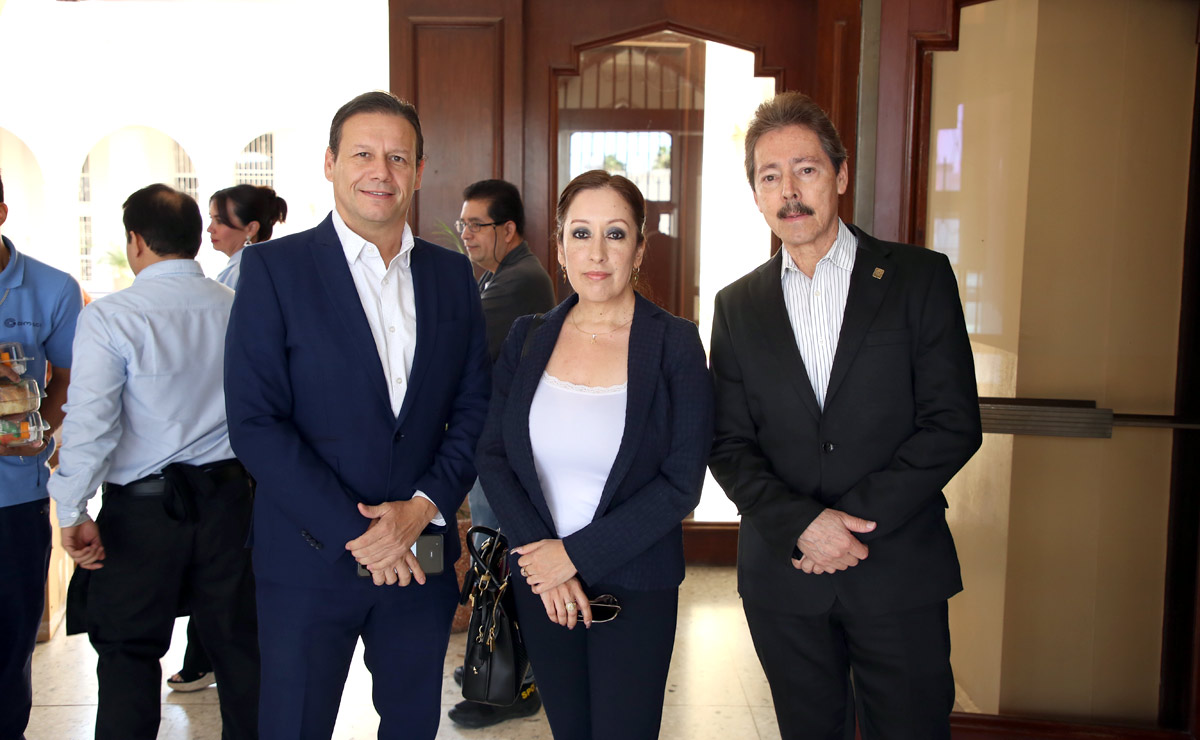 Carlos, Argelia y Luis