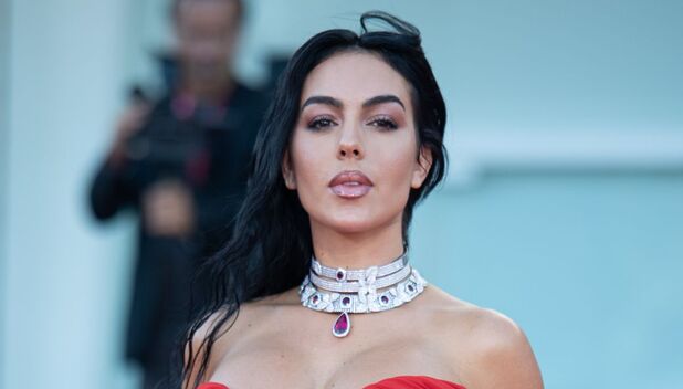 Georgina Rodríguez y su vestido rojo en el Festival de Cine de Venecia (Getty Images).