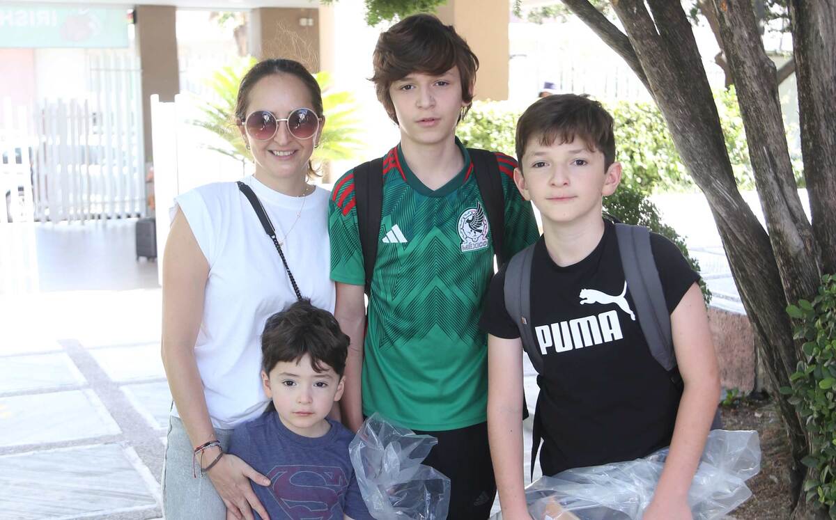 Guillermina Trava, Emilio Boughton, Lorenzo Boughton  y Esteban Boughton