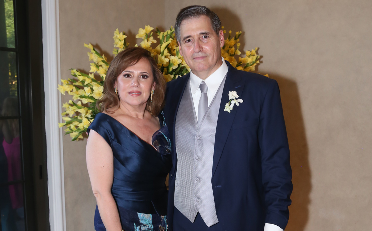 PAPÁS DEL NOVIO. Luisa González de Gutiérrez y Guillermo Gutiérrez / Foto: Roberto Alvarado
