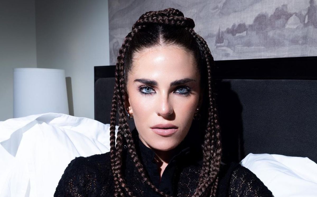 Karla Souza luce vestido de plumas y lentejuelas en los Premios Ariel (Instagram)