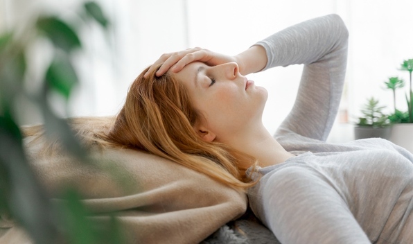 Cómo diferenciar un dolor de cabeza y una migraña (Foto: Getty Images)