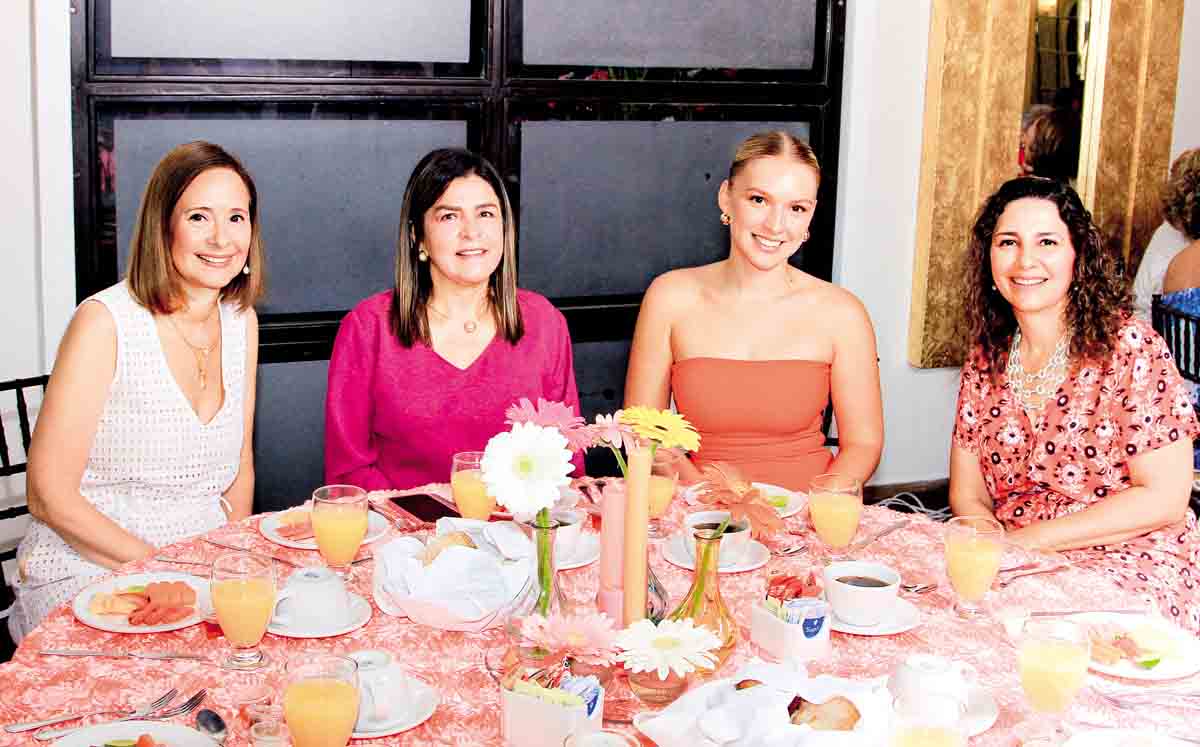 MARIPILY GONZÁLEZ, MARÍA ESTHER RODRÍGUEZ, REGINA ZUÑIGA Y ANA LUCIA MEDELLÍN con sus mejores outfits