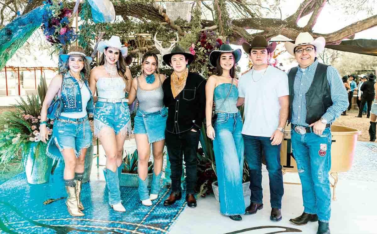 INVITADOS DEL EVENTO con sus mejores cowboy outfits