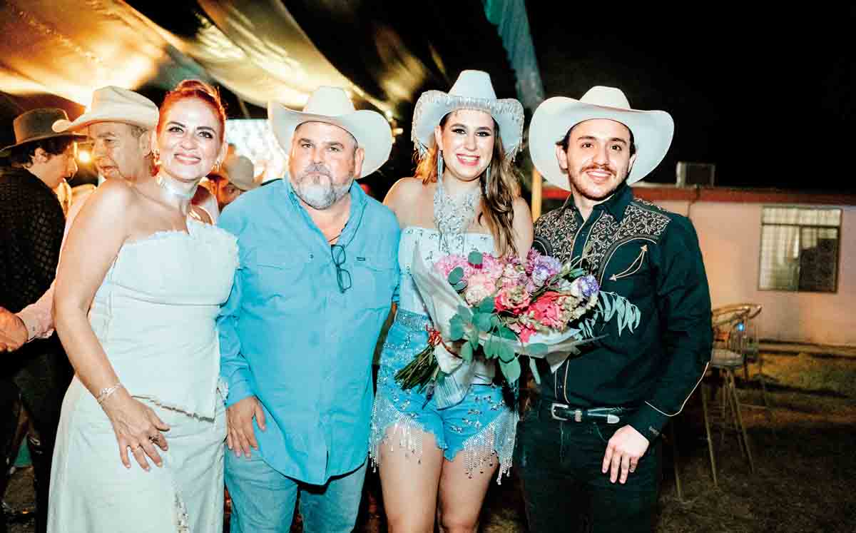 KOTTY VILLARREAL junto a su familia
