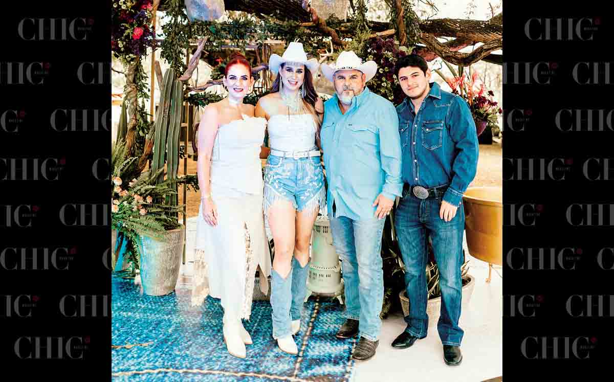 KOTTY DE VILLARREAL, KOTTY MAYELA VILLARREAL, ELUID VILLARREAL Y ELIUD ANTONIO VILLARREAL celebrando en el Rancho La Providencia