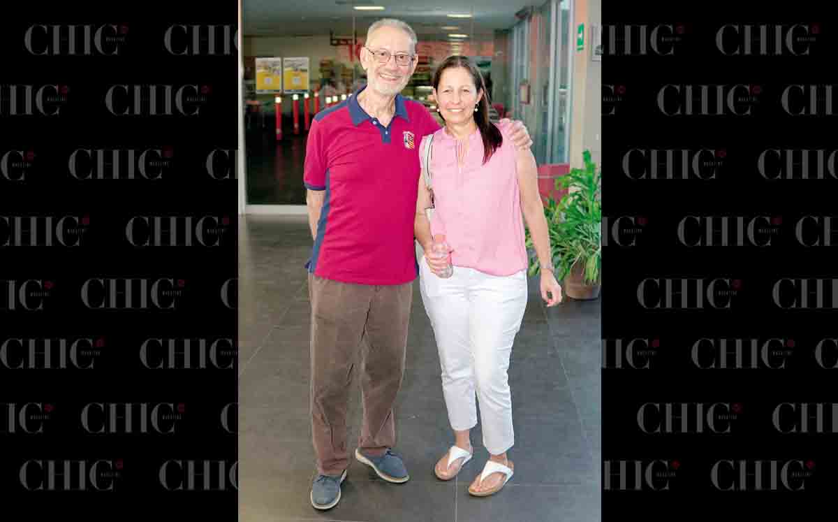 FERNANDO FERNÁNDEZ Y MÓNICA DÍAZ felices de inaugurar el área de preparatoria
