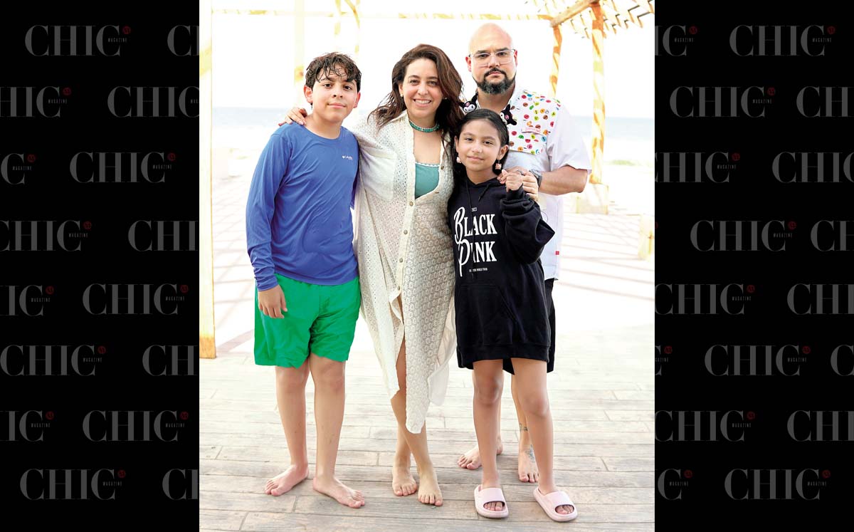DIEGO RIVERA, GABY DE RIVERA, ROLANDO RIVERA Y NINA RIVERA celebrando en familia