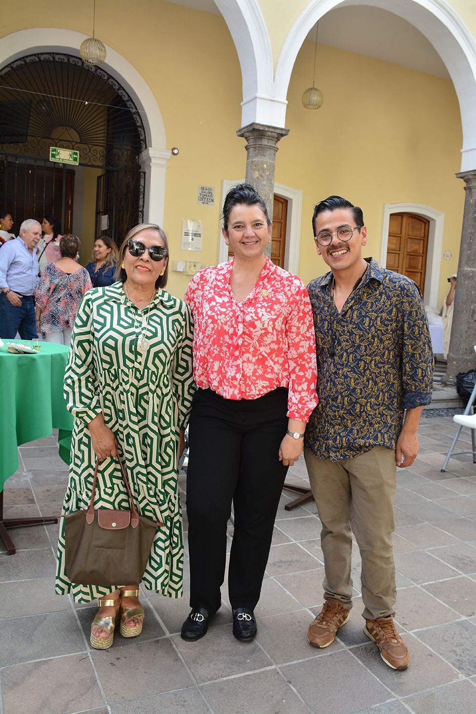 Olimpia Paz, María Teresa Casillas y José Barba