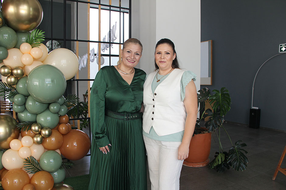 Paola Lomelí y Liz Cortés
