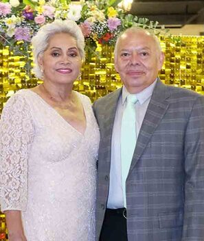 RAFAEL PICHARDO feliz de celebrar los 60 años de su esposa, MAGALY DE PICHARDO