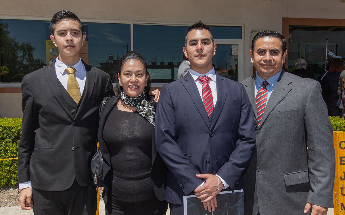 Emilio Bolaños, Jacquelin Medina, Maximiliano Bolaños y Guillermo Bolaños