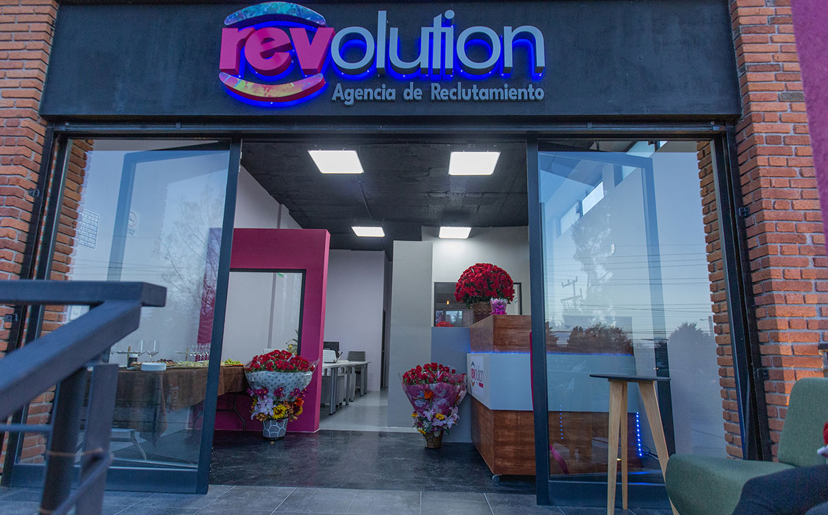 Inauguración de Revolution