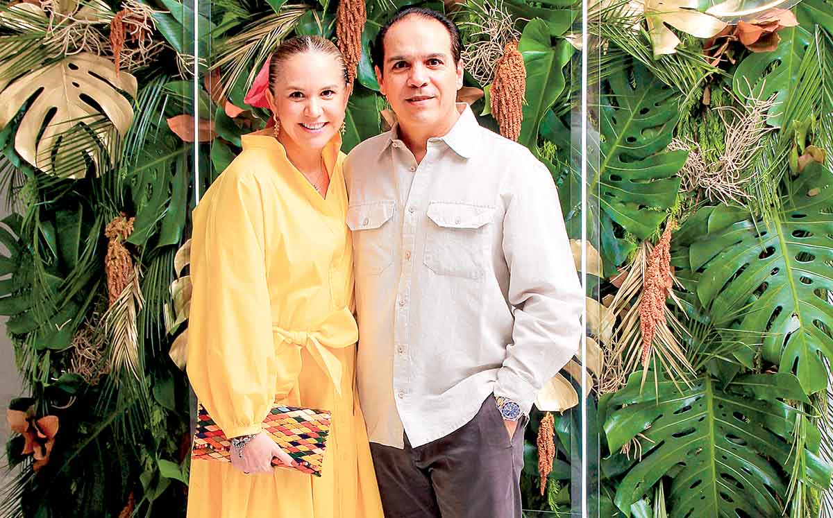 CARMENCHU HURTADO Y RAMIRO ELIZONDO estuvieron presentes en nuestro aniversario
