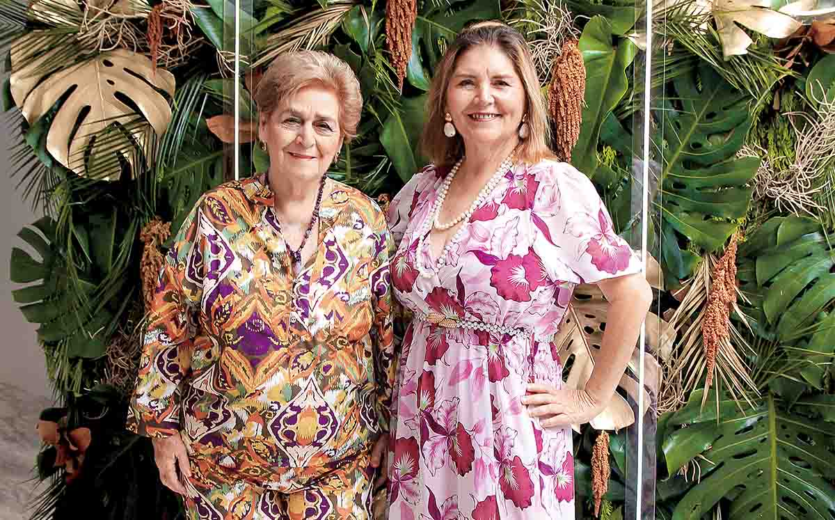NORINEY DE LA GARZA Y LAURA ACEVEDO siempre acompañándonos en nuestras páginas y mejores eventos