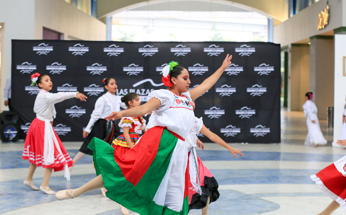Celebran con orgullo las tradiciones y la cultura mexicana