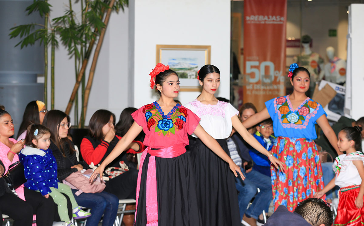 Celebran con orgullo las tradiciones y la cultura mexicana