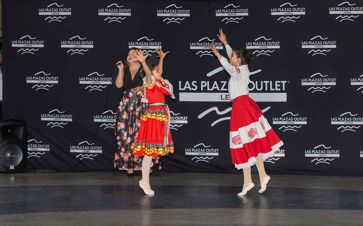 Celebran con orgullo las tradiciones y la cultura mexicana