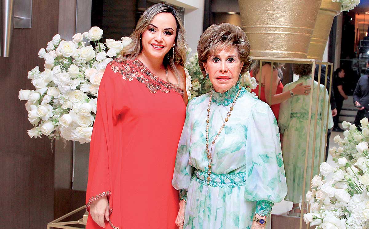 PALOMA GONZÁLEZ Y SONIA DE SEGOVIA disfrutaron de la coronación de Ana Mary