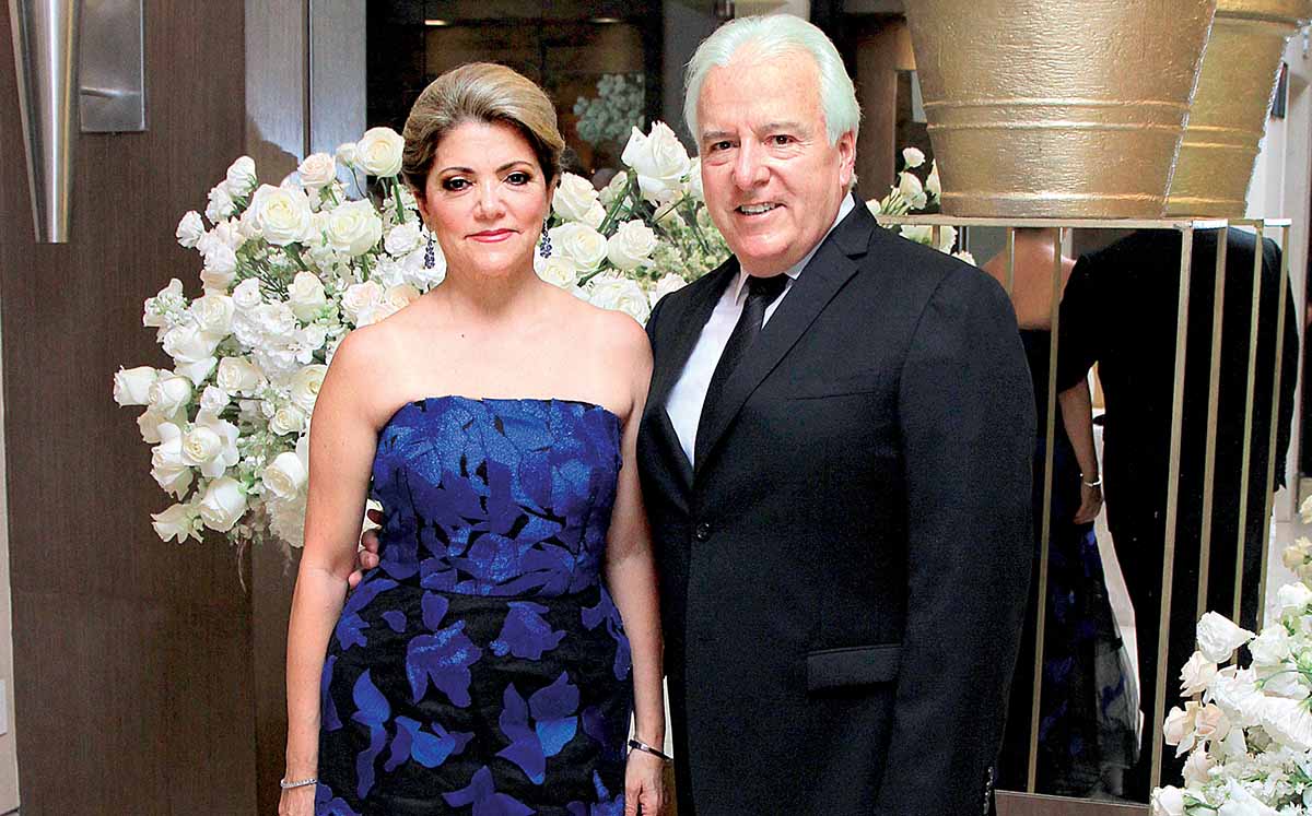 PATRICIA DE SOLBES Y GILBERTO SOLBES disfrutaron de la coronación de Ana Mary