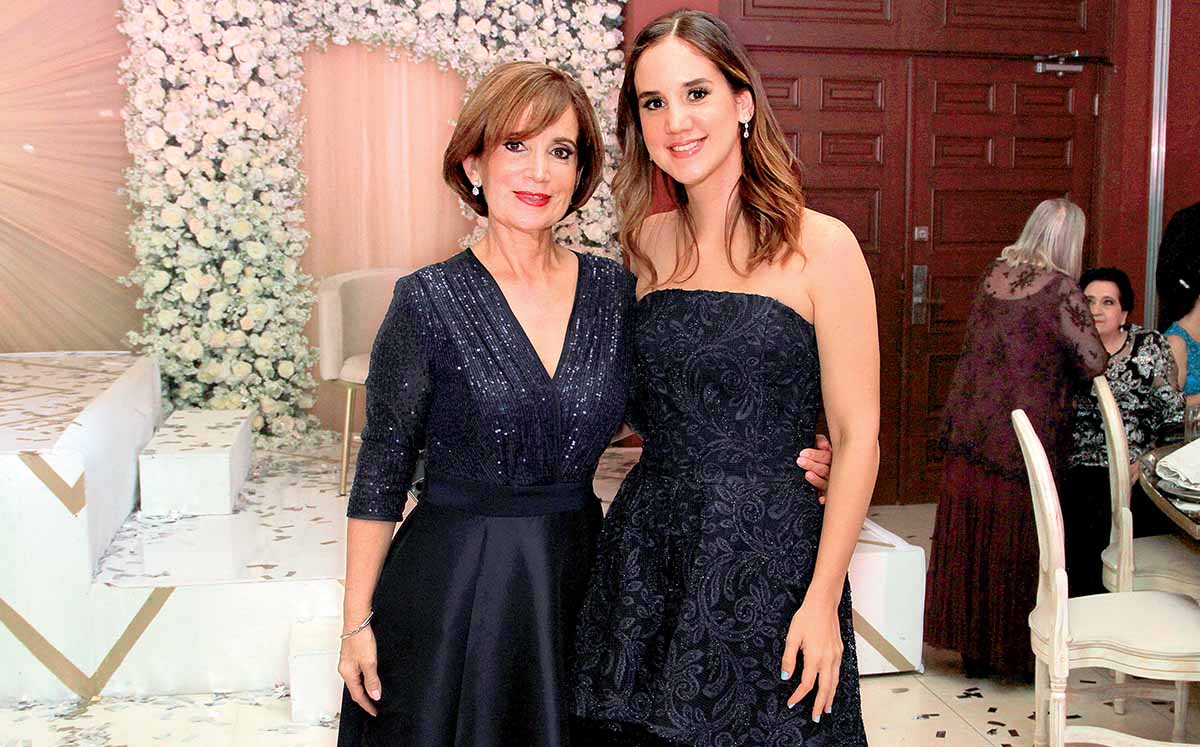 MAGUE ROMO Y MARCELA CANSECO estuvieron presentes en la coronación de Ana Mary