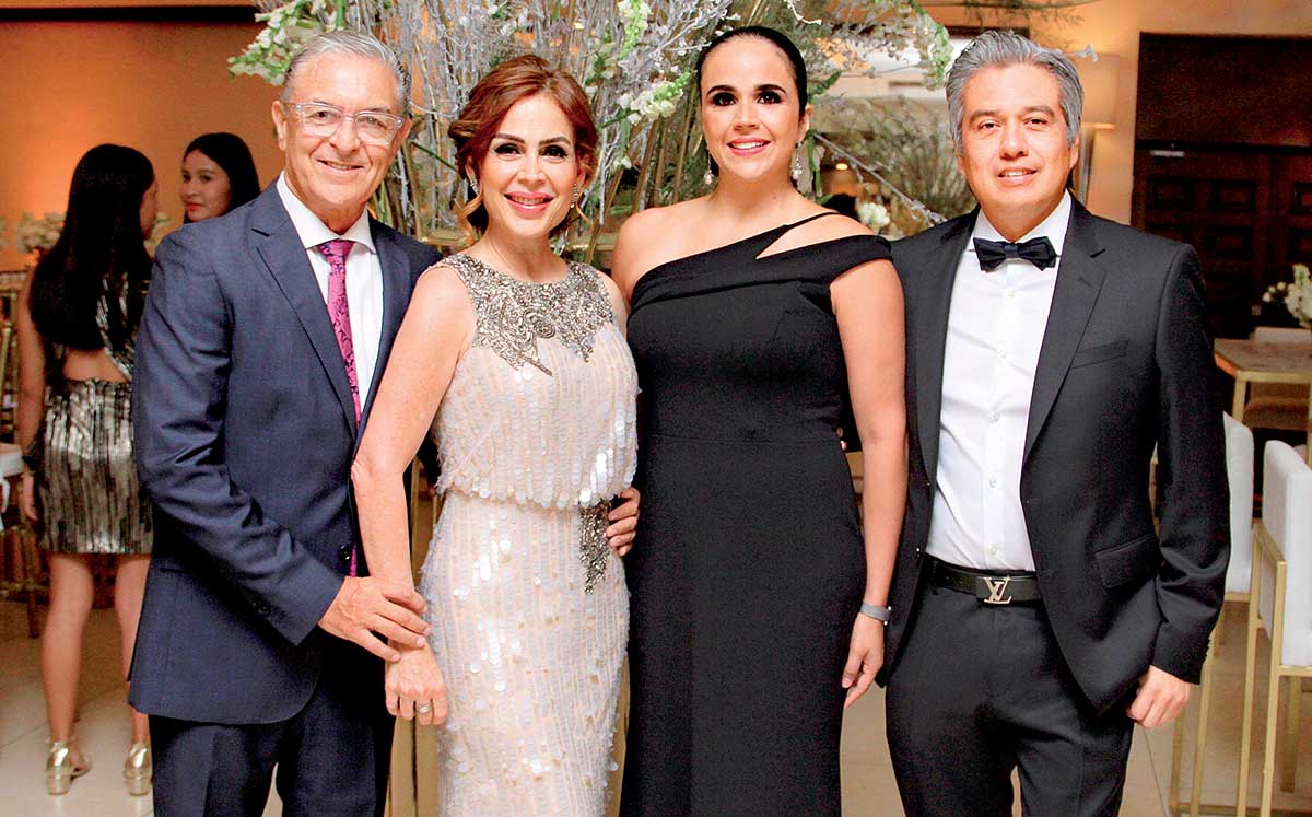 ANTONIO DEL RIO, DIANA TERRAZAS, ANA AVILA Y CARLOS CADENA disfrutaron de la coronación de Ana Mary