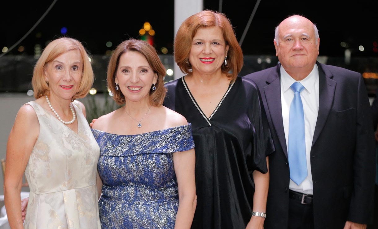 Themis Elizondo, Nilda Chapa, Yolanda Ugarte y Cayetano Santos