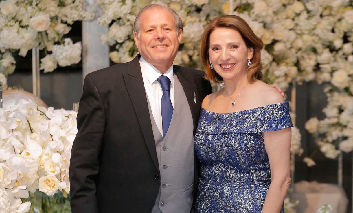 PAPÁS DE LA NOVIA. Fernando Páez y Linda Chapa