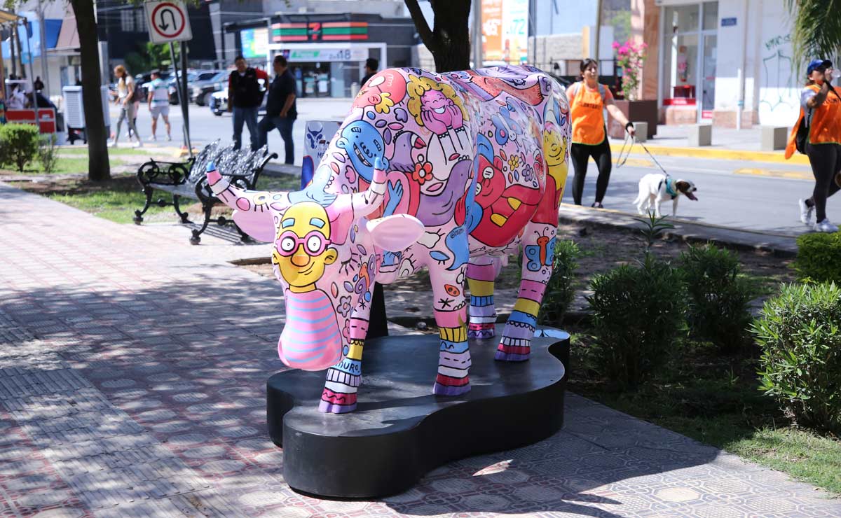 La exposición presenta 60 figuras de vacas en tamaño real