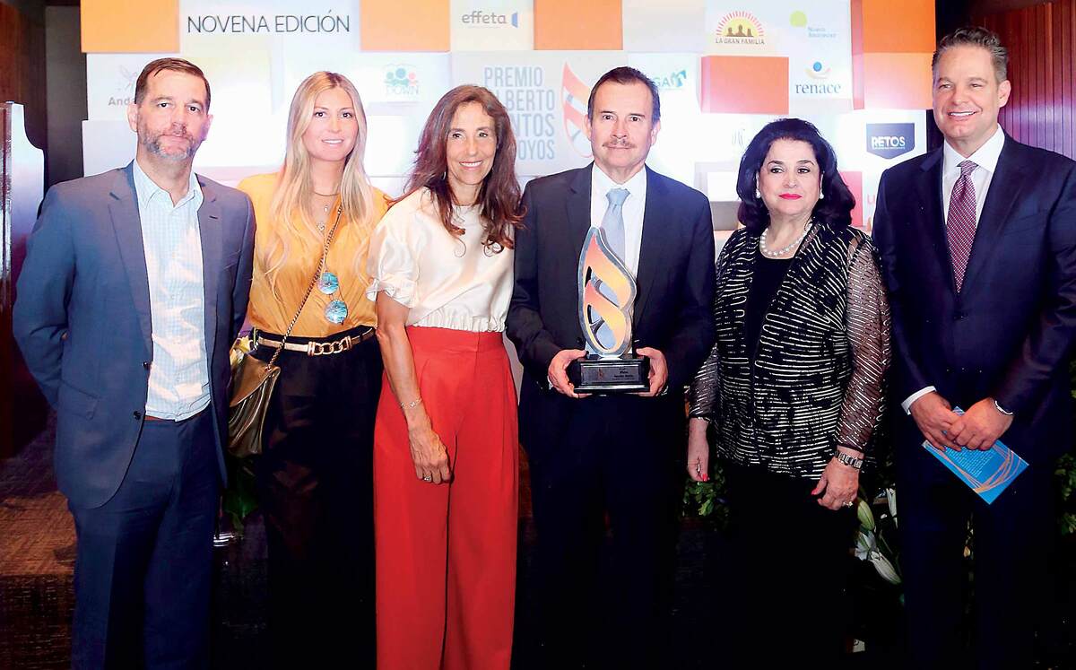 Federico Santos, Alicia Santos, Maricarmen Fernández, Alfonso González, Alicia Boesch de Santos y Alberto Santos. Fotos: Roberto Alvarado