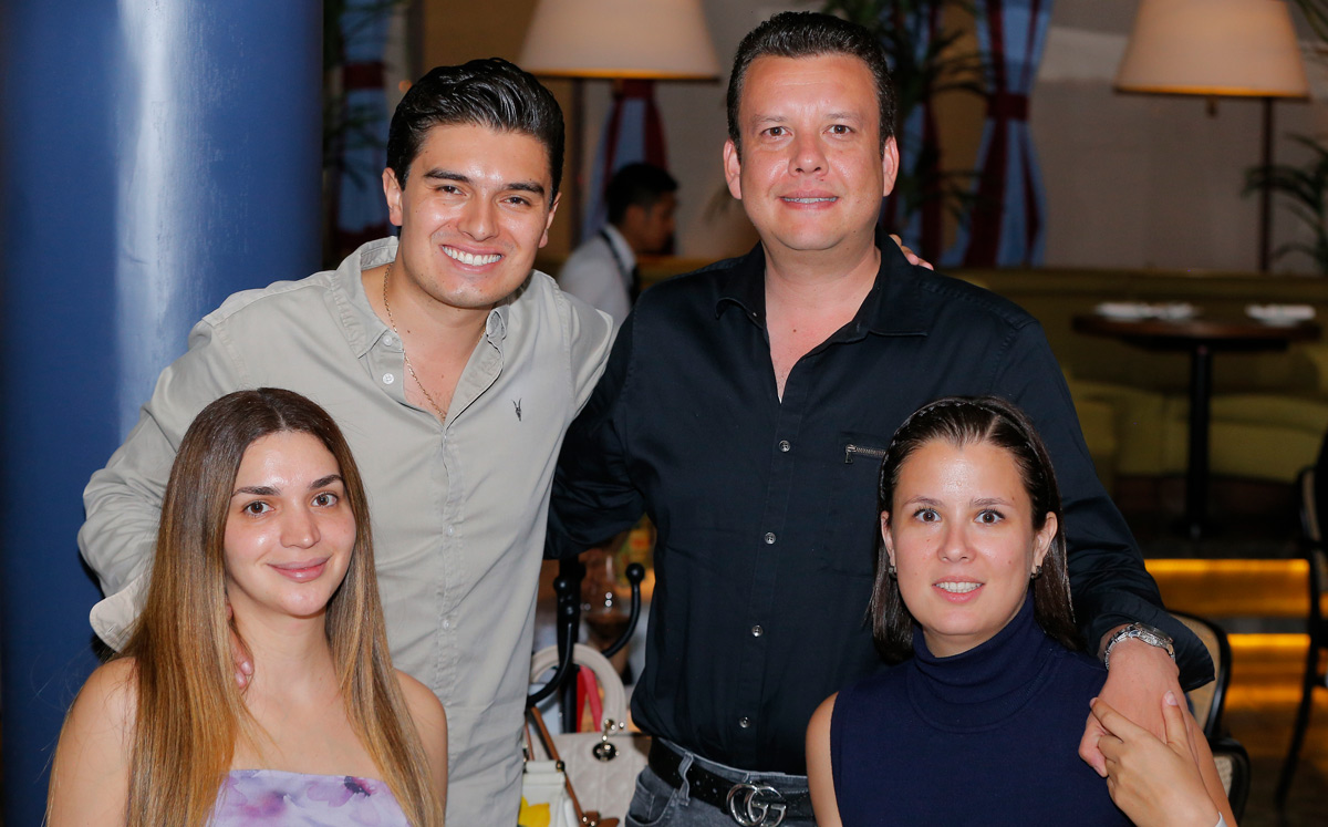 Héctor Jiménez, Sofía Cantú, Eduardo Arechavaleta y Carolina González / Foto: Staff Chic