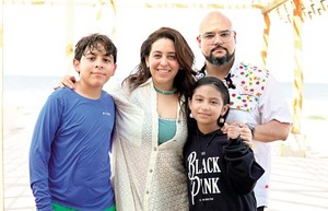 DIEGO RIVERA, GABY DE RIVERA, ROLANDO RIVERA Y NINA RIVERA celebrando en familia