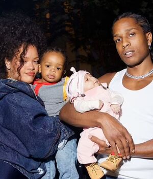 Rihanna y A$AP Rocky presentan a segundo hijo en retratos familiares (Foto: Instagram)