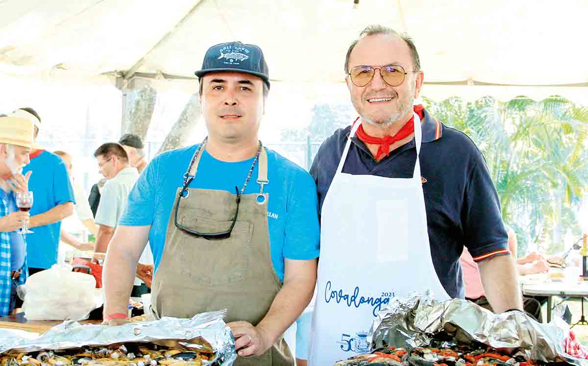 Francisco AZCÁRRAGA Y JOSÉ EMILIO GONZÁLEZ disfrutaron de cocinar unas deliciosas paellas