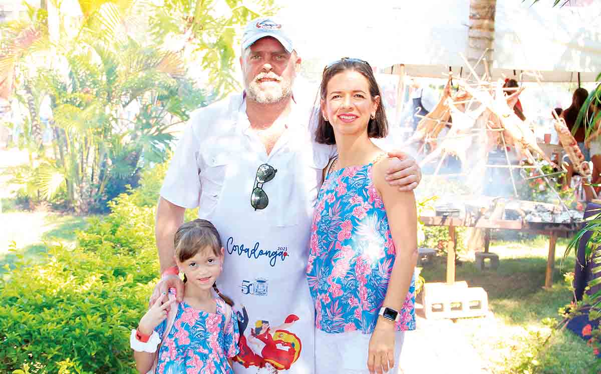 RICARDO DE GORORDO, AURORA RÍOS Y RENATA DE GORORDO felices de participar en el festejo a la Covadonga