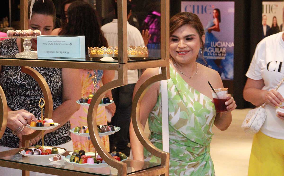 ERIKA RIVERA no pudo resistirse a la degustación de VeryChoco
