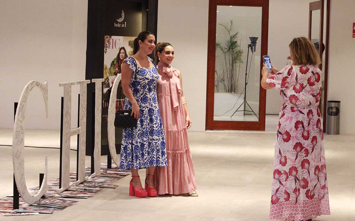 CAROLINA MEDINA, NORITA IZAGUIRRE Y LAURA ACEVEDO disfrutaron de tomarse fotos en nuestras letras CHIC