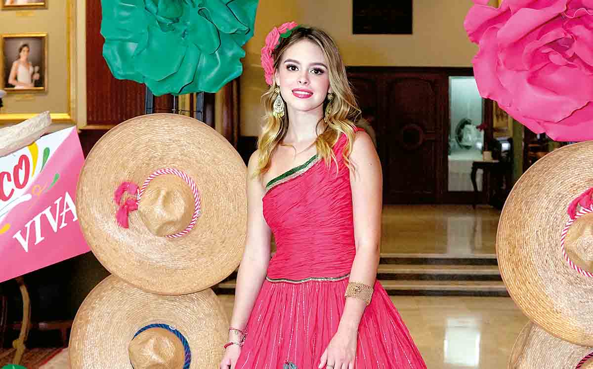 MIRANDA GONZÁLEZ, reina del Casino Tampiqueño lució un hermoso traje de china poblana estilizado