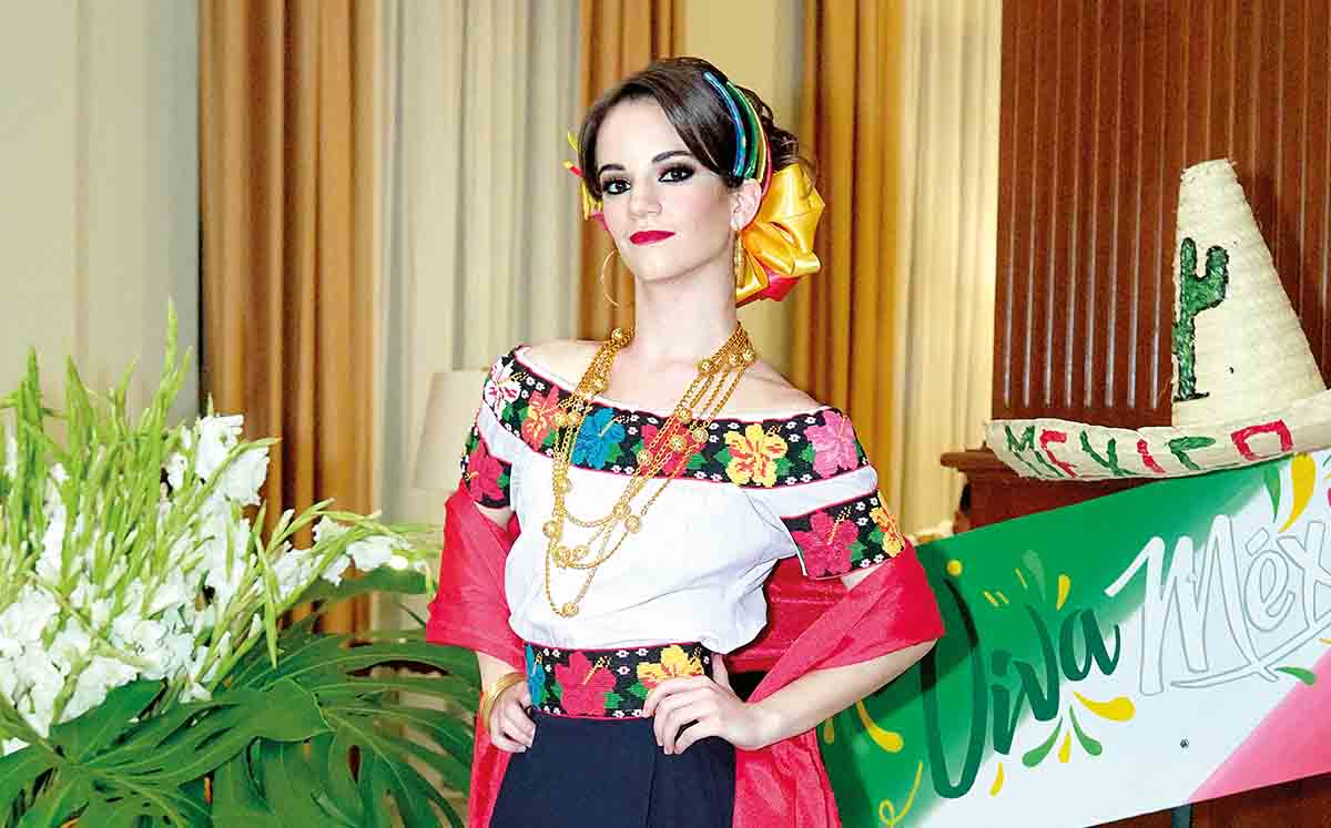 ANA MARY RODRÍGUEZ reina del Deportivo Español estuvo presente en el Casino Tampiqueño