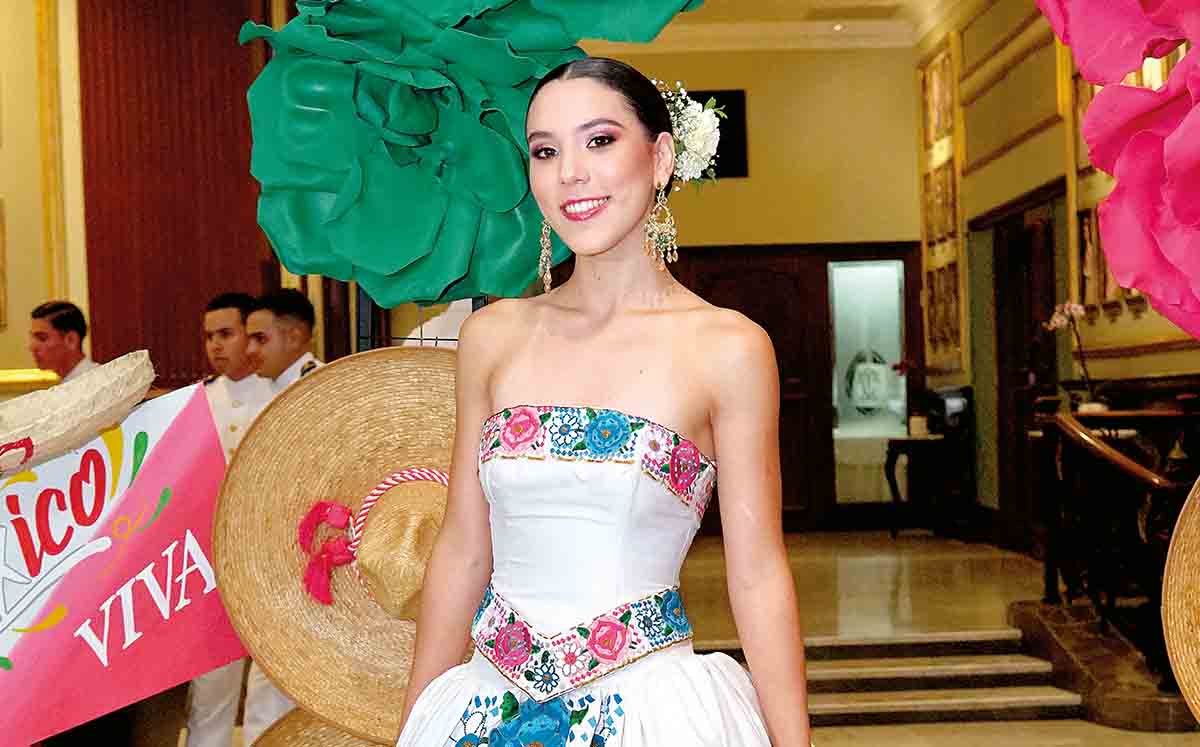 LUCIANA AGUILAR reina del Club Campestre Tampico lucía espectacular en el festejo del Día de la Independecia