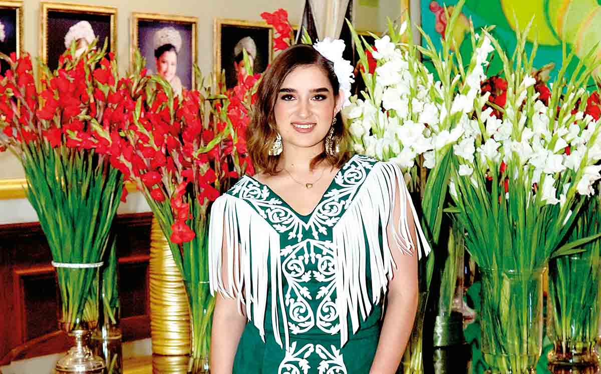 CECILIA GARCÍA reina del Regatas Corona disfrutó del evento del grito de indepencia