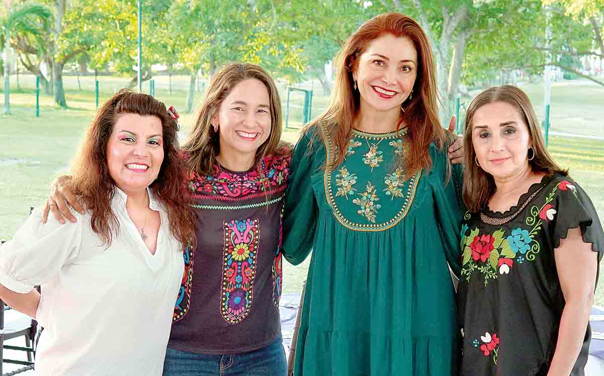GISELA POMBO, CLARA GOVELA, SANDRA RUIZ Y MARTHA SALINAS usaron sus mejores outfits mexicanos