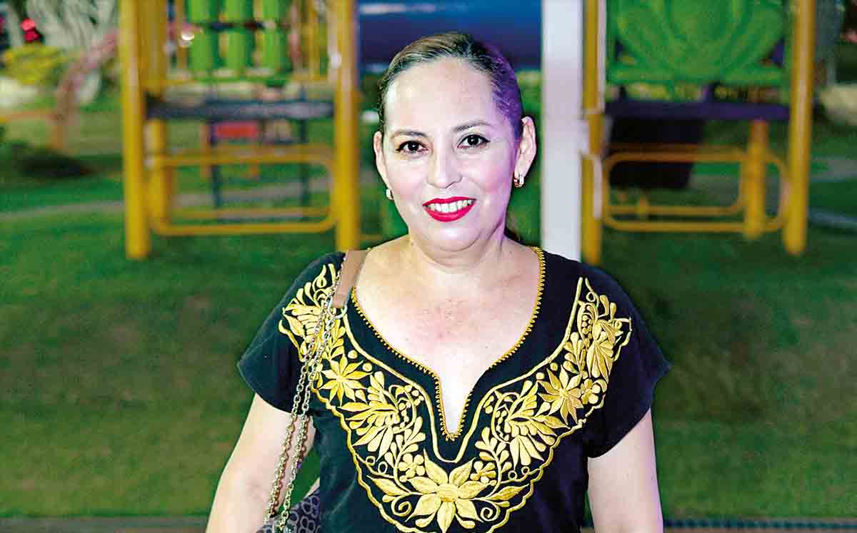 ELENA RAMÍREZ feliz de participar en el evento del grito de independencia